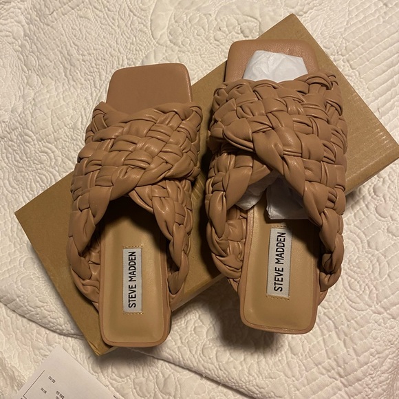 NWT ITB Nude Steve Madden cross braided flat mules - Picture 4 of 4